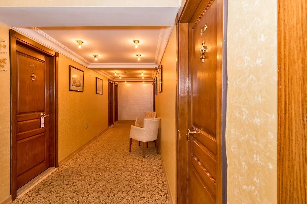 Beyaz Kugu Hotel İstanbul 2*,
