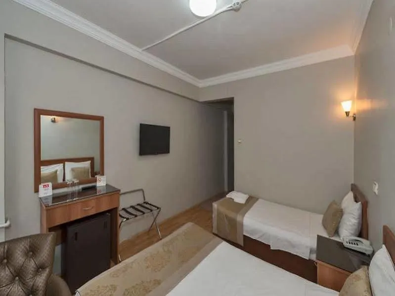 Beyaz Kugu Hotel İstanbul 2*,